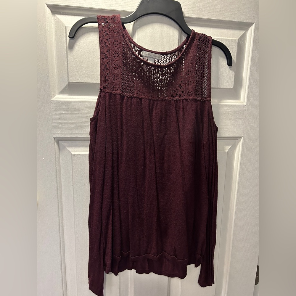 Long sleeve open shoulder women’s top